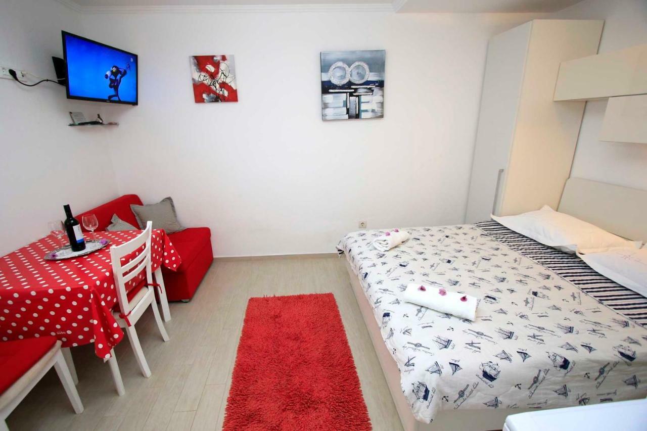 Apartmani Ivona & Ivo Makarska Bagian luar foto