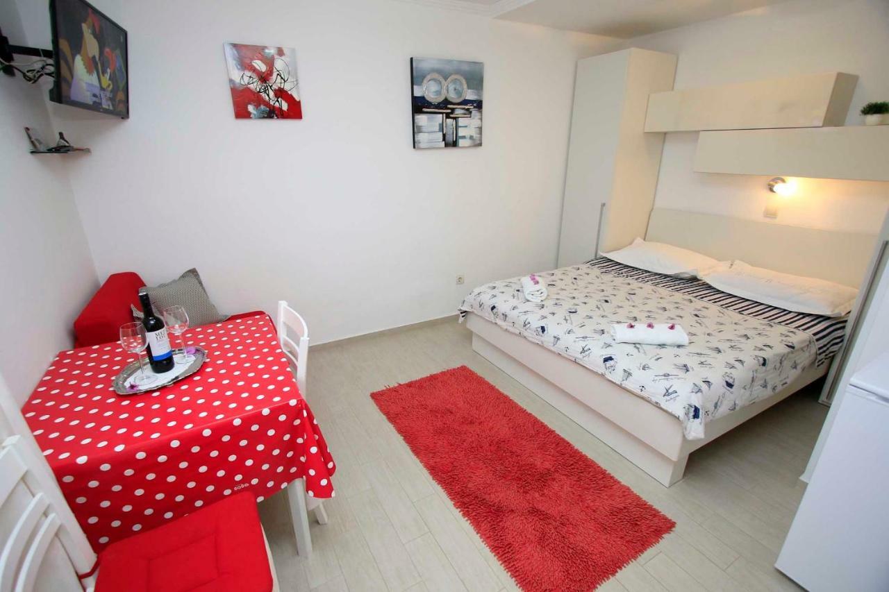 Apartmani Ivona & Ivo Makarska Bagian luar foto