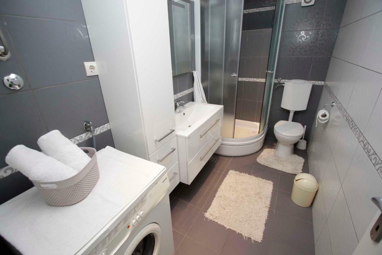 Apartmani Ivona & Ivo Makarska Bagian luar foto